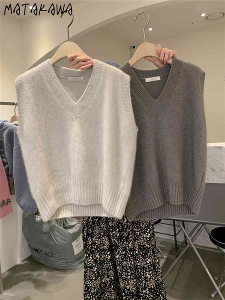 matakawa winter vest women college style solid color simple v-neck vest casual knitted sweater vest korean fashion waistcoat 210513, Black;white
matakawa winter vest women college style solid color simple v-neck vest casual knitted sweater vest korean fashion waistcoat 210513, Black;white