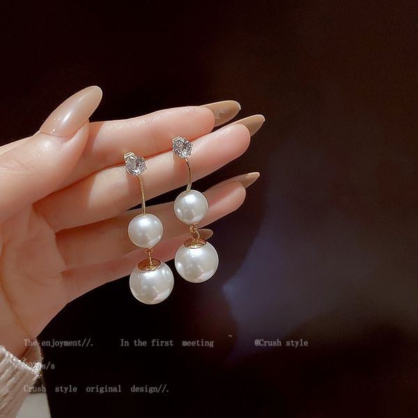 925 silver needle diamond pearl fashion temperament court style earrings designer east gate simple personality earrings
925 silver needle diamond pearl fashion temperament court style earrings designer east gate simple personality earrings