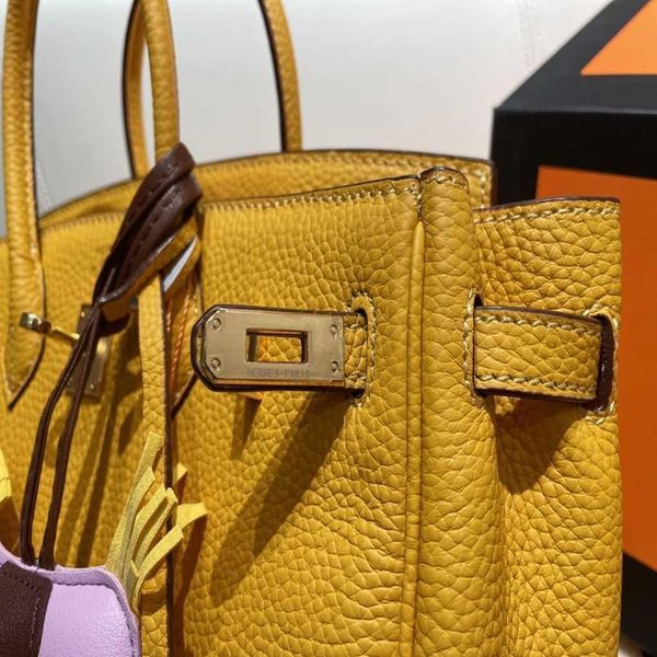 2021 silk luxurys platinum bags designer handbags scarf h big autumn winter new european american fashion women's single shoulder messe
2021 silk luxurys platinum bags designer handbags scarf h big autumn winter new european american fashion women's single shoulder messe