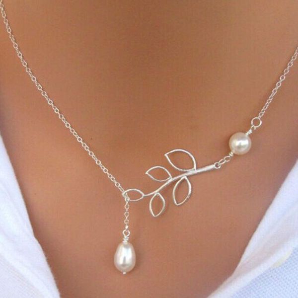 chains 2021 euramerican style necklace fashion temperament leaf shape imitation pearl pendant women present charm gift, Silver
chains 2021 euramerican style necklace fashion temperament leaf shape imitation pearl pendant women present charm gift, Silver