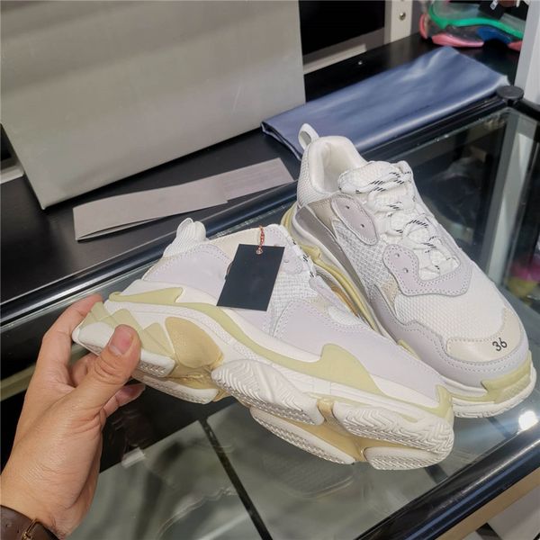 7a designer luxury triple s casual shoes triple s cream white new sneakers runners trainers sneakers with box, Black
7a designer luxury triple s casual shoes triple s cream white new sneakers runners trainers sneakers with box, Black