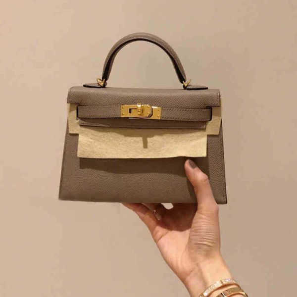 CLASSIC FLOWER Aima Women Luxurys Designer Handbags Wanghong 2121 New Women's Leather Second Generation Mini Handbag One Shoulder Messe
CLASSIC FLOWER Aima Women Luxurys Designer Handbags Wanghong 2121 New Women's Leather Second Generation Mini Handbag One Shoulder Messe