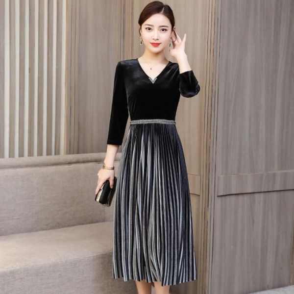 plus size dresses v-neck pleated velour dress 2021 autumn a-line velvet high waist elegant ladies m-4xl robes aq764, Black
plus size dresses v-neck pleated velour dress 2021 autumn a-line velvet high waist elegant ladies m-4xl robes aq764, Black