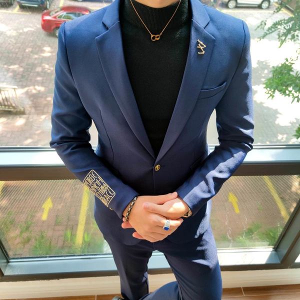 men's suits & blazers luxury embroidery 2 pc suit blazer korean slim jacket+pant royal black male costume homme marriage coat pant desi, White;black
men's suits & blazers luxury embroidery 2 pc suit blazer korean slim jacket+pant royal black male costume homme marriage coat pant desi, White;black