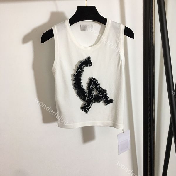 2021ss knitted womens vest great quality women designers clothes white three-dimensional lace shirt does not shrink 
2021ss knitted womens vest great quality women designers clothes white three-dimensional lace shirt does not shrink