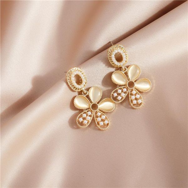 stud elegant imitation pearl flower drop earrings for woman korean fashion opal girls party jewelry accessories, Golden;silver
stud elegant imitation pearl flower drop earrings for woman korean fashion opal girls party jewelry accessories, Golden;silver