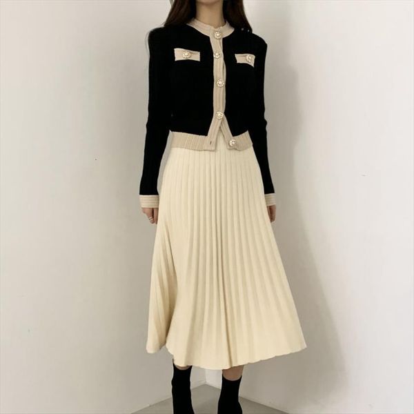 autumn winter chic single women tracksuits breasted cardigan sweater pleated long skirt suit casual knitted 2 piece set, Gray
autumn winter chic single women tracksuits breasted cardigan sweater pleated long skirt suit casual knitted 2 piece set, Gray