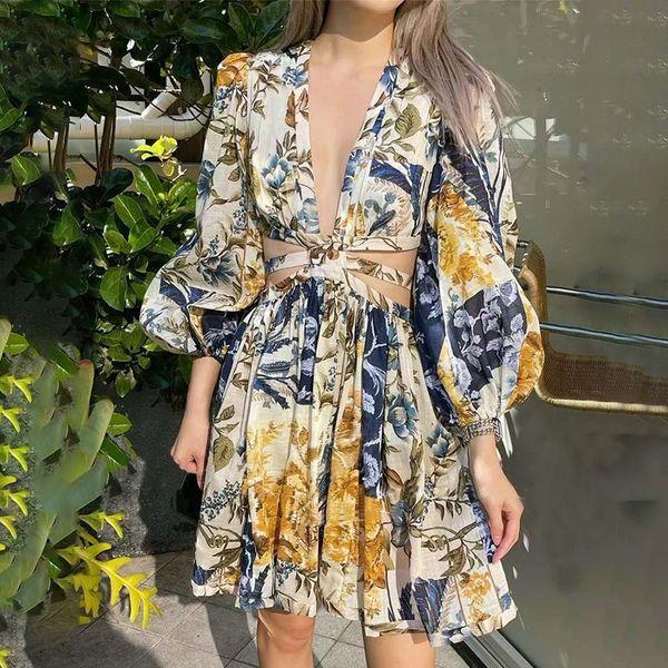 2021 summer woman dress retro print deep v-neck waist stitching lantern sleeves waistless a-line girl short knee-length ski, Black;gray
2021 summer woman dress retro print deep v-neck waist stitching lantern sleeves waistless a-line girl short knee-length ski, Black;gray
