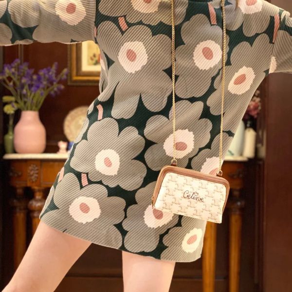 embroidery capsule white flower round cake bag with small capacity is not small fashion leisure trend ysj
embroidery capsule white flower round cake bag with small capacity is not small fashion leisure trend ysj