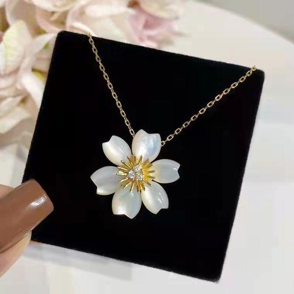 new six petal white mother-of-pearl christmas flower necklace female s925 silver plated thick gold simple flower clavicle chain temperament
new six petal white mother-of-pearl christmas flower necklace female s925 silver plated thick gold simple flower clavicle chain temperament