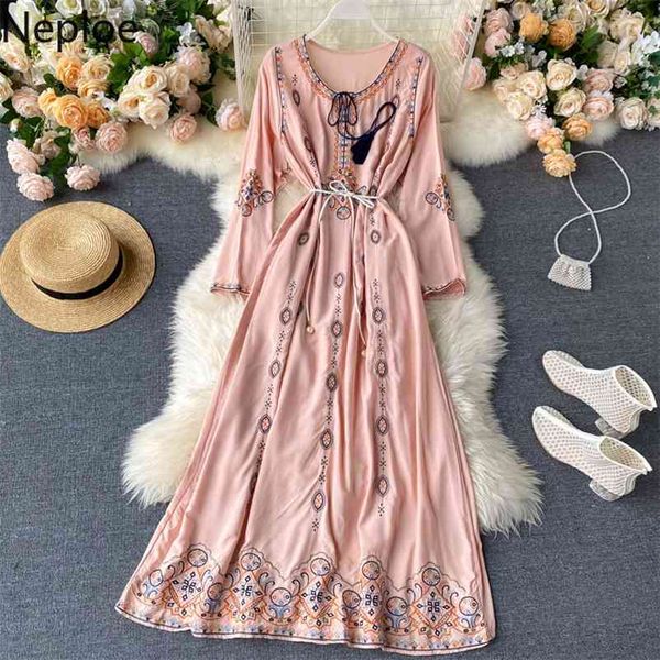 indie folk vintage embroidery dress fashion o-neck sashes slim waist dresses femme loose long sleeve mid-calf vestidos 210422, Black;gray
indie folk vintage embroidery dress fashion o-neck sashes slim waist dresses femme loose long sleeve mid-calf vestidos 210422, Black;gray