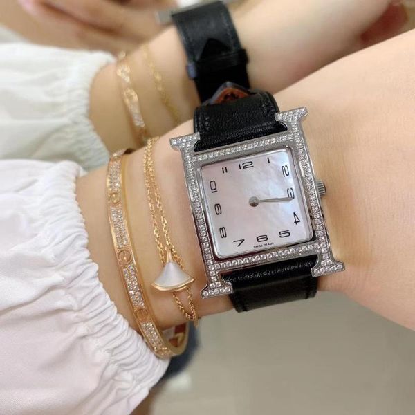 wristwatches luxury brand 26mm dial crocodile leather 112 pieces of zircon quartz wrist women watch, Slivery;brown
wristwatches luxury brand 26mm dial crocodile leather 112 pieces of zircon quartz wrist women watch, Slivery;brown