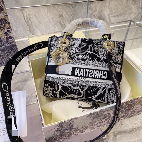new 2021 hand diana christian jacquard embroidery hand messenger fashion canvas temperament four grid women's bag5yvf
new 2021 hand diana christian jacquard embroidery hand messenger fashion canvas temperament four grid women's bag5yvf
