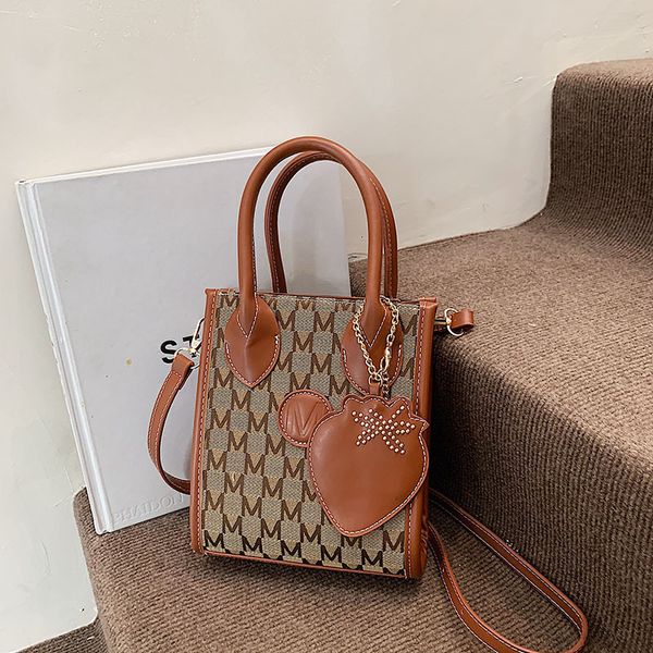 printed letter bag 2021 portable women's fashion versatile messenger tote bag
printed letter bag 2021 portable women's fashion versatile messenger tote bag