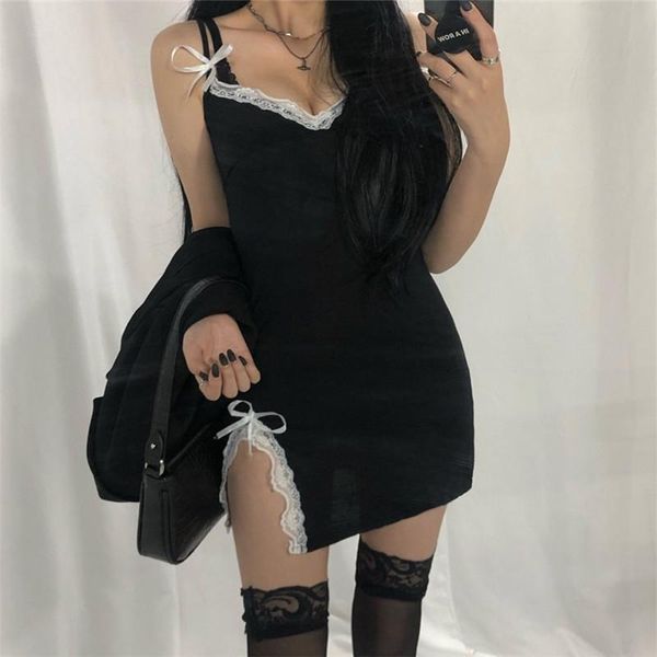 casual dresses 2021 lace patchwork black mini dress women gothic streetwear spaghetti straps v-neck slit party clubwear, Black;gray
casual dresses 2021 lace patchwork black mini dress women gothic streetwear spaghetti straps v-neck slit party clubwear, Black;gray