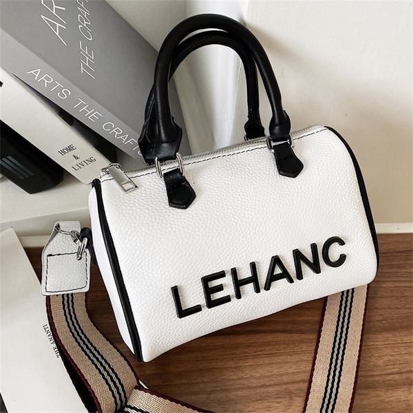 designer sale this year's popular bag autumn and winter female 2022 new fashion messenger high sense minority portable one shoulder pil
designer sale this year's popular bag autumn and winter female 2022 new fashion messenger high sense minority portable one shoulder pil