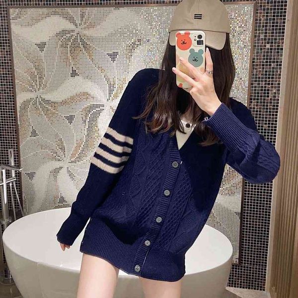 2021 autumn new knitted twist wool cardigan tb four bar loose college style casual coat sweater for men and women, White;black
2021 autumn new knitted twist wool cardigan tb four bar loose college style casual coat sweater for men and women, White;black