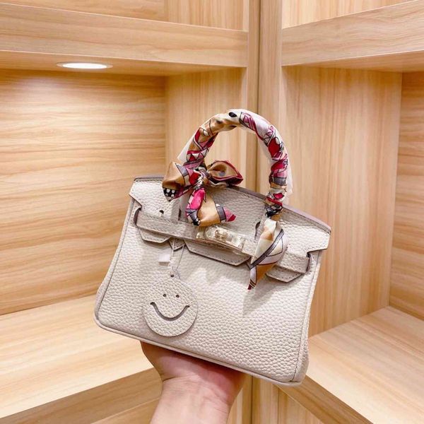 summer korean version of pure litchi pattern white soft handle with inner patch and square lock bago1ue
summer korean version of pure litchi pattern white soft handle with inner patch and square lock bago1ue