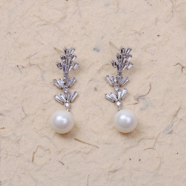 straight pearl earrings lovers flower hollowed out copper micro inlaid zircon star, Golden
straight pearl earrings lovers flower hollowed out copper micro inlaid zircon star, Golden