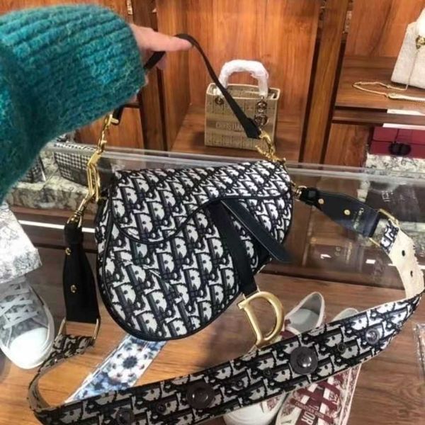 women's embroidered bag saddle canvas versatile fashion one shoulder messenger bag luxuryss designerss yw
women's embroidered bag saddle canvas versatile fashion one shoulder messenger bag luxuryss designerss yw
