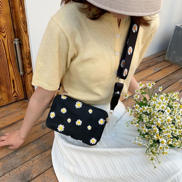 fashion small daisy female bags wide nylon shoulder strap shoulder messenger bag sac summer printed small square bag
fashion small daisy female bags wide nylon shoulder strap shoulder messenger bag sac summer printed small square bag