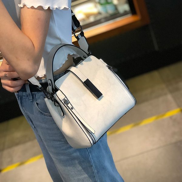 2021 crossbar versatile spring and summer bucket leather women's casual single shoulder bag
2021 crossbar versatile spring and summer bucket leather women's casual single shoulder bag