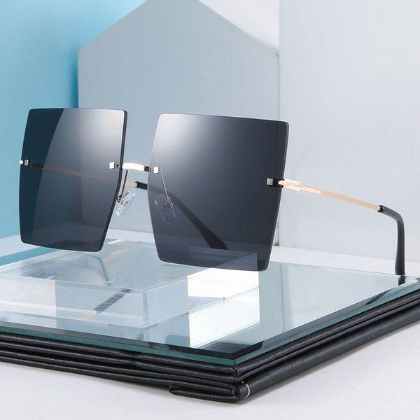 17258 sunglasses, new square frameless metal glasses, fashionable sunglasses, White;black
17258 sunglasses, new square frameless metal glasses, fashionable sunglasses, White;black