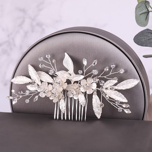 silver color leaf flower hair jewelry wedding hair comb accessories women hair comb handmade bridal headpieces decoration giftdio chan conta, White;golden
silver color leaf flower hair jewelry wedding hair comb accessories women hair comb handmade bridal headpieces decoration giftdio chan conta, White;golden