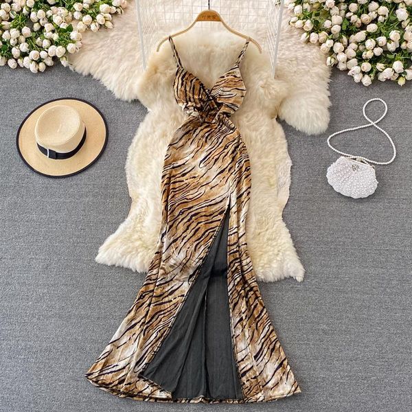 casual dresses women v-neck sleeveless bodycon slim long dress leopard print backless empire high split club party maxi streetwear, Black;gray
casual dresses women v-neck sleeveless bodycon slim long dress leopard print backless empire high split club party maxi streetwear, Black;gray