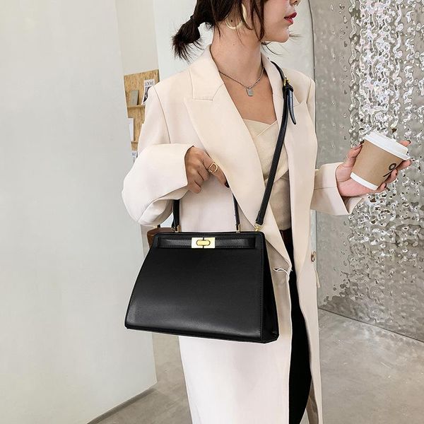 women's simple atmosphere one-shoulder messenger handbag trend all-match small square bag literary and art shoulder bags cross body
women's simple atmosphere one-shoulder messenger handbag trend all-match small square bag literary and art shoulder bags cross body
