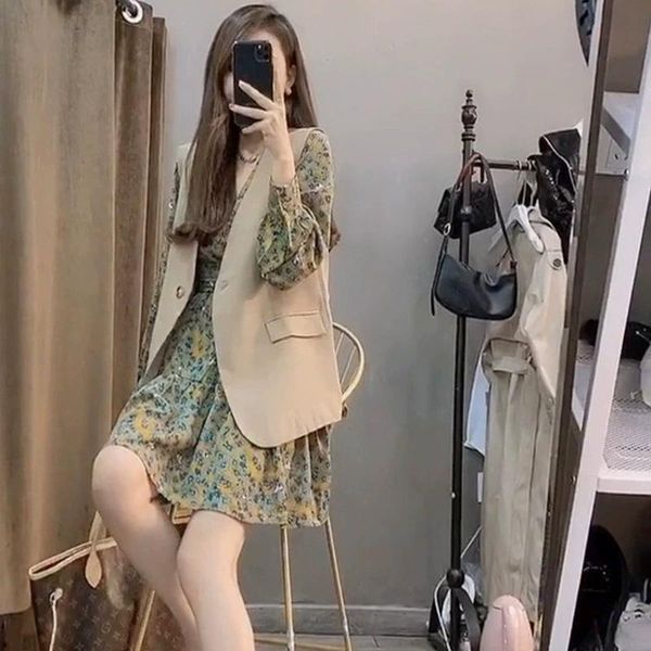2701# french fried street style long sleeve floral dress women's spring autumn vest two piece set pants, White
2701# french fried street style long sleeve floral dress women's spring autumn vest two piece set pants, White