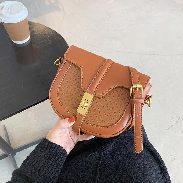 evening bags 2021 fashion saddle shoulder personality woven embossed lock single messenger bag female cross body
evening bags 2021 fashion saddle shoulder personality woven embossed lock single messenger bag female cross body