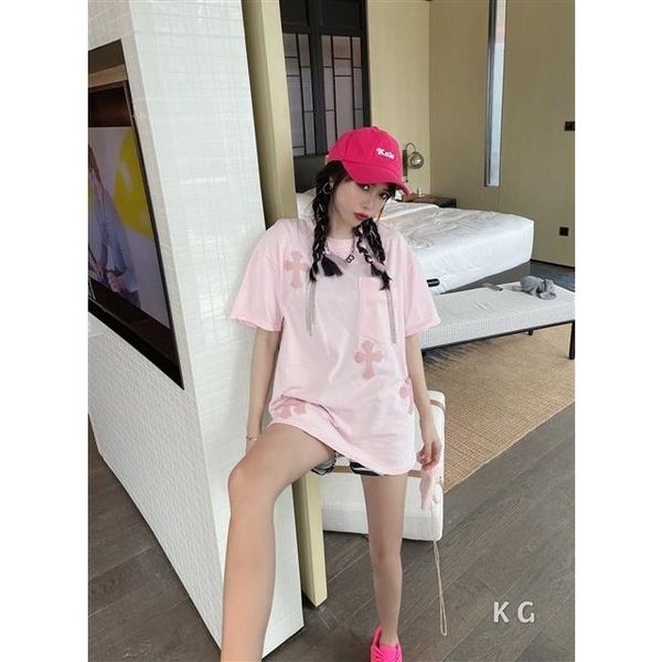 summer new 21ss cross skin pasted pink t-shirt with doll casual loose tee female, White
summer new 21ss cross skin pasted pink t-shirt with doll casual loose tee female, White