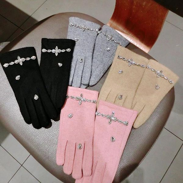 five fingers gloves 2021 fashion ladies winter luxury rhinestone decoration cashmere thickened temperament girl touch screen, Blue;gray
five fingers gloves 2021 fashion ladies winter luxury rhinestone decoration cashmere thickened temperament girl touch screen, Blue;gray