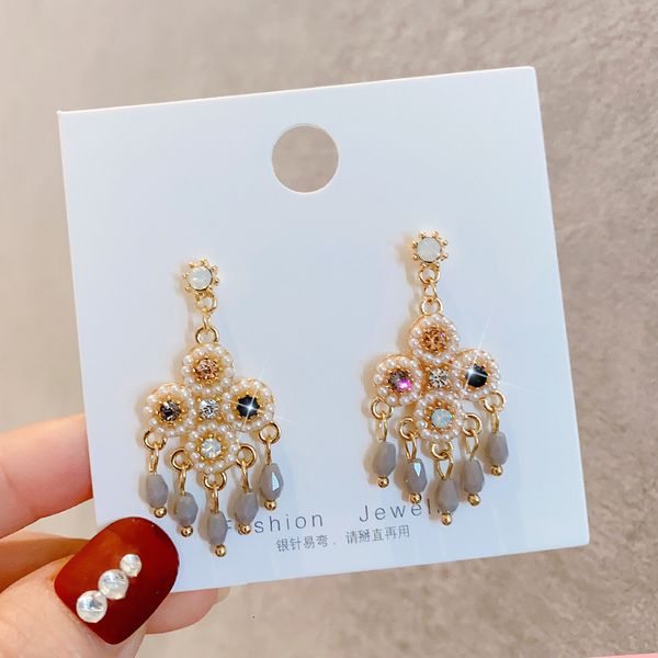light luxury fashion pearl earrings korean version tassel east gate net red temperament four leaf zircon ear hook female, Silver
light luxury fashion pearl earrings korean version tassel east gate net red temperament four leaf zircon ear hook female, Silver