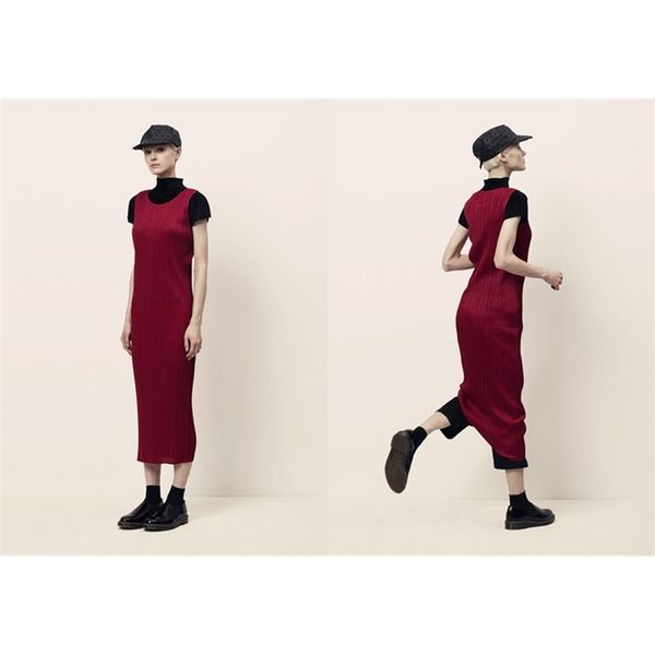 dress fashion fold sleeveless pure color o-neck long bottoming, Black;gray
dress fashion fold sleeveless pure color o-neck long bottoming, Black;gray