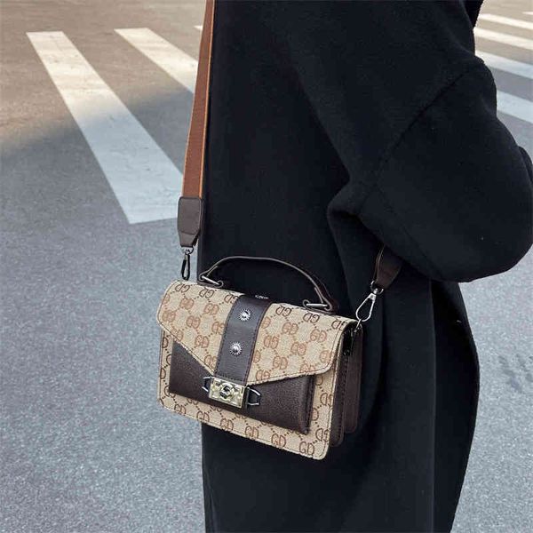 bag female winter new han wide shoulder strap small square bag letter printed single diagonal women's purses sale
bag female winter new han wide shoulder strap small square bag letter printed single diagonal women's purses sale