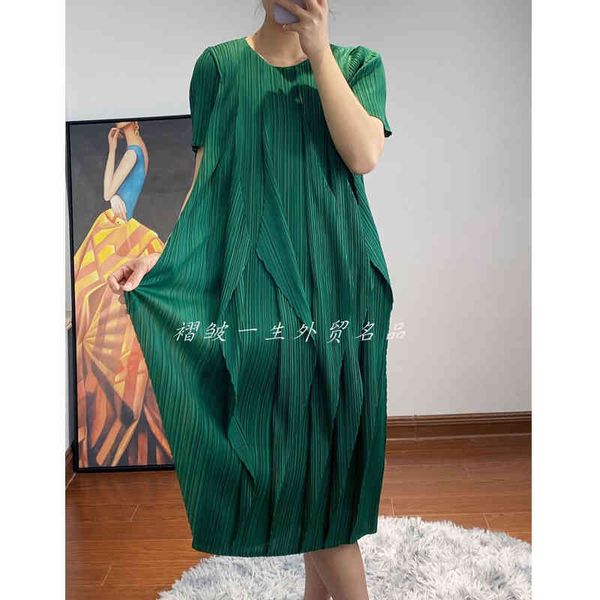 dresses 2021 summer women's miyak fold fashion small waves design large size black meat short-sleeved long dress tied, Black;gray
dresses 2021 summer women's miyak fold fashion small waves design large size black meat short-sleeved long dress tied, Black;gray