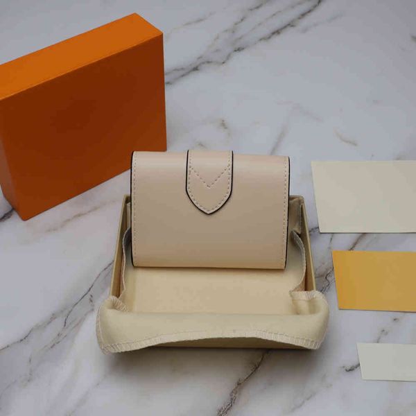 70% off design handbag ladies wallet, high-grade metal label, luxurious leather, compartment card slot and zipper coin compartment, eoub, Brown;gray
70% off design handbag ladies wallet, high-grade metal label, luxurious leather, compartment card slot and zipper coin compartment, eoub, Brown;gray