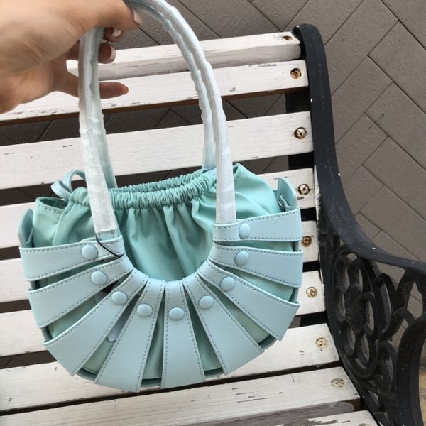 2021 fashion hollow out drawstring woven women's bag shell star basket storage bags luxuryss designerss yw
2021 fashion hollow out drawstring woven women's bag shell star basket storage bags luxuryss designerss yw