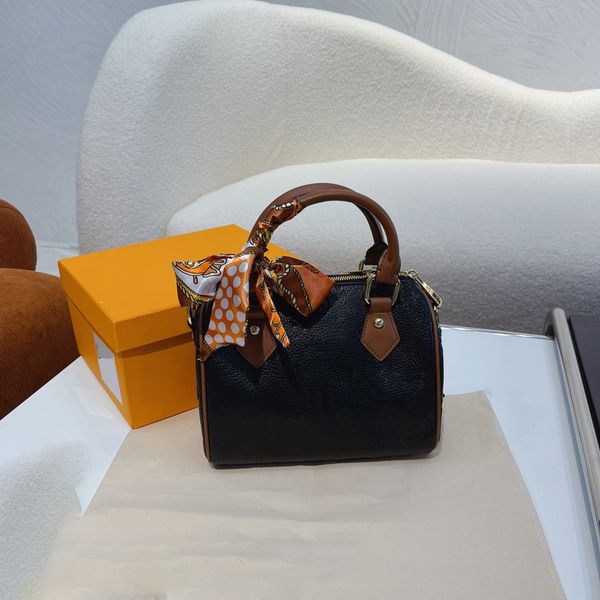 fashion women luxurys famous designer pillow bag wallets silk scarf letter plain floral handbags string black shoulder bags camera lock embo
fashion women luxurys famous designer pillow bag wallets silk scarf letter plain floral handbags string black shoulder bags camera lock embo