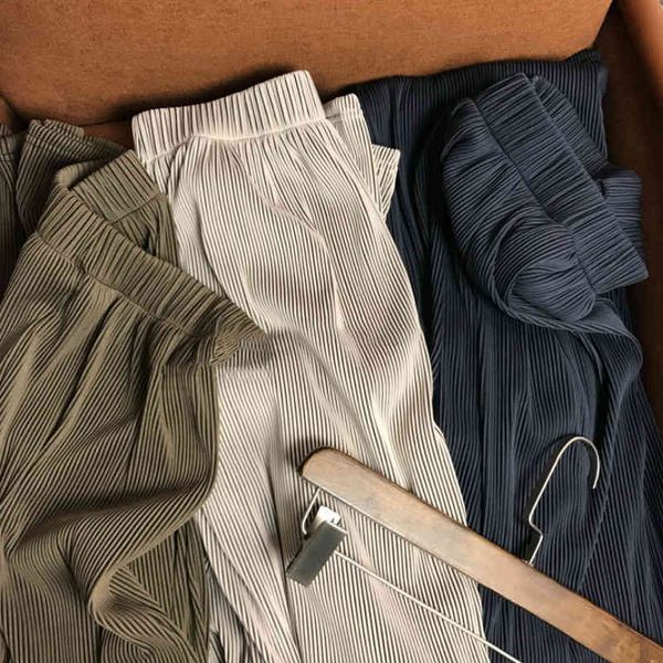 pant womens summer pleated casual ankle pants korean-style high waist metallic draping female wide legged trousers, Black;white
pant womens summer pleated casual ankle pants korean-style high waist metallic draping female wide legged trousers, Black;white