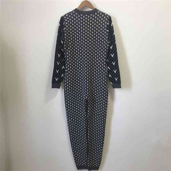 design clothing autumn winter new four pocket slim fit grey check long sleeve pullover cardigan one-piece pants women, Black;white
design clothing autumn winter new four pocket slim fit grey check long sleeve pullover cardigan one-piece pants women, Black;white