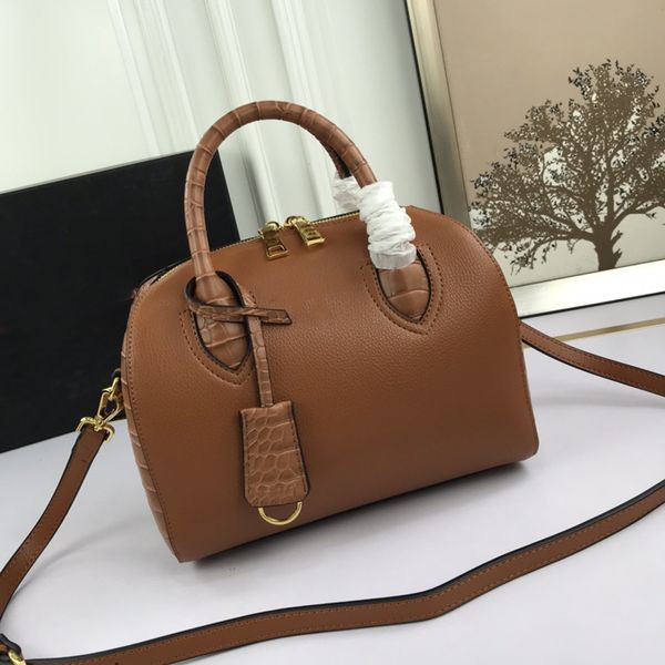 designer pillow bag 2021 ladies high-quality lychee pattern leather high-end atmospheric handbag large capacity business casual one-shoulder
designer pillow bag 2021 ladies high-quality lychee pattern leather high-end atmospheric handbag large capacity business casual one-shoulder