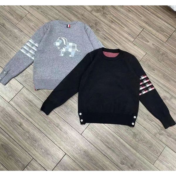 2021 autumn winter new tb back dog pattern long sleeve outer women's round neck bottomed sweater, Black;gray
2021 autumn winter new tb back dog pattern long sleeve outer women's round neck bottomed sweater, Black;gray