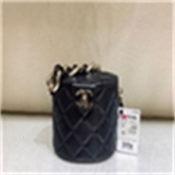 2020 new lambskin rhombic bucket cosmetic bag as1355 black women handbags iconic bags handles shoulder bags
2020 new lambskin rhombic bucket cosmetic bag as1355 black women handbags iconic bags handles shoulder bags