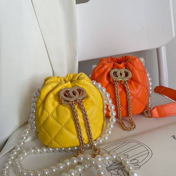 luxury chain pearl bags 2021 korean fashion designer handbag ins trendy chains messenger bucket bag mini small diamond lattice thread handba
luxury chain pearl bags 2021 korean fashion designer handbag ins trendy chains messenger bucket bag mini small diamond lattice thread handba