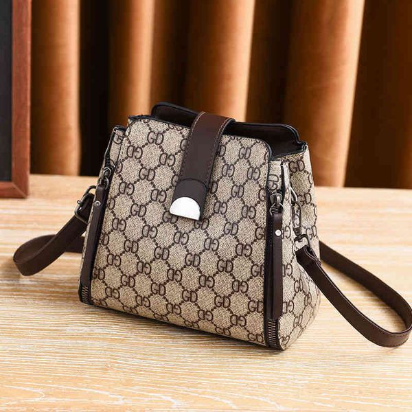 2022 factory wholesale small spring korean fashion net red texture messenger women's bag simple and versatile one shoulder bucket bag f
2022 factory wholesale small spring korean fashion net red texture messenger women's bag simple and versatile one shoulder bucket bag f