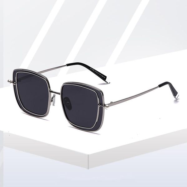 fashion polarized sunglasses men and women large frame square flat glasses pearl decoration street, White;black
fashion polarized sunglasses men and women large frame square flat glasses pearl decoration street, White;black