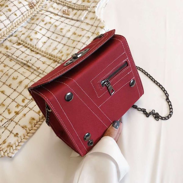 2021 fashion retro luxury ladies chain menger bag designer series classic high-quality shoulder women's handbag
2021 fashion retro luxury ladies chain menger bag designer series classic high-quality shoulder women's handbag